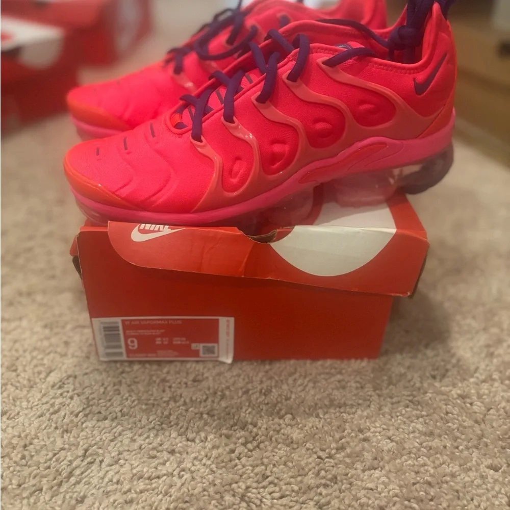 Nike Vapor Max Plus - Picture 2 of 3